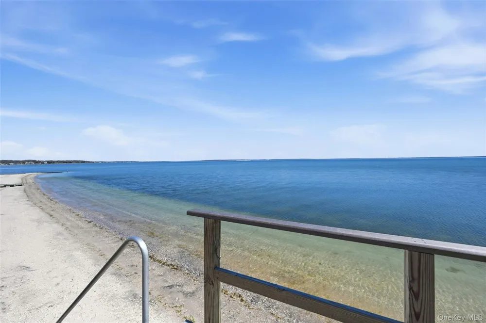 8908 Peconic Bay Boulevard Laurel, NY 11948
