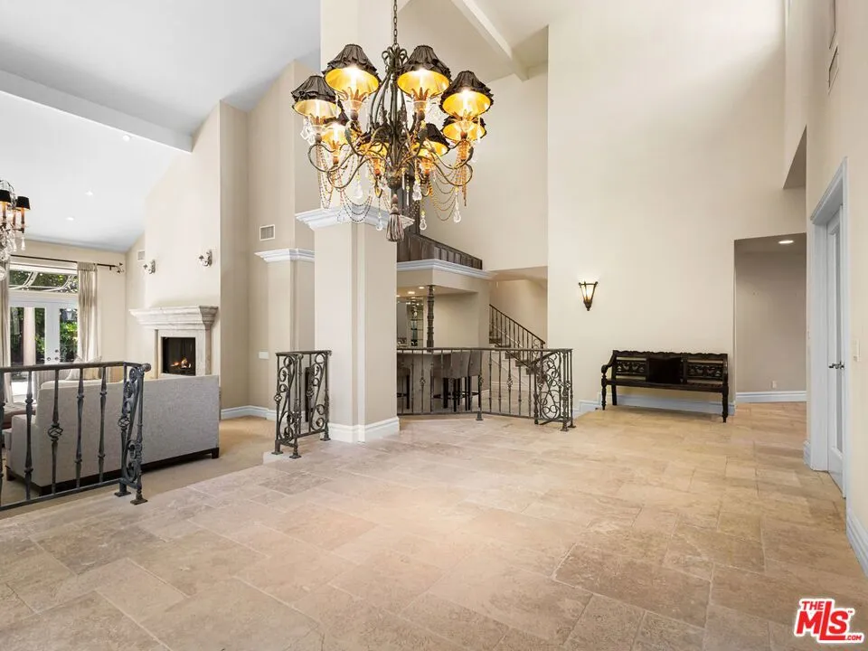 19234 Mayall Street Northridge, CA 91324