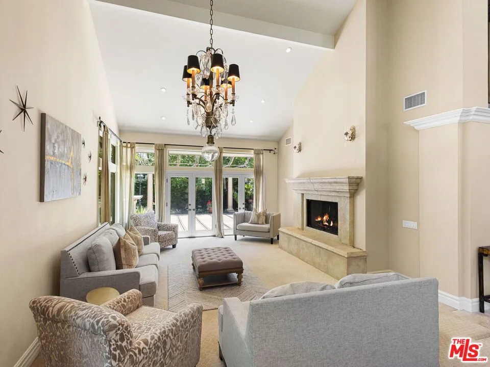 19234 Mayall Street Northridge, CA 91324