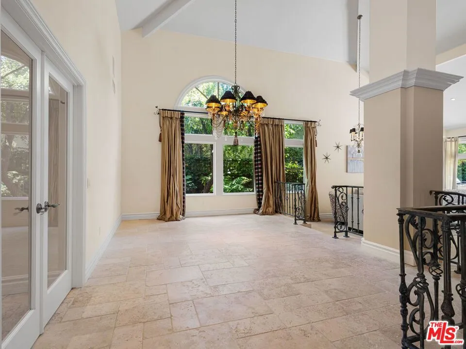 19234 Mayall Street Northridge, CA 91324