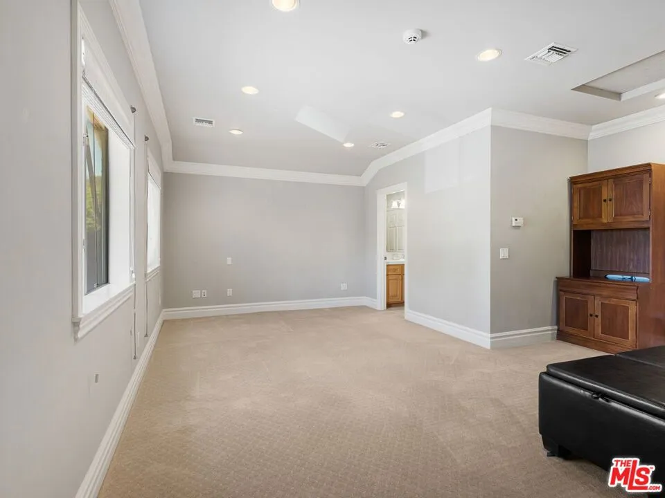 19234 Mayall Street Northridge, CA 91324