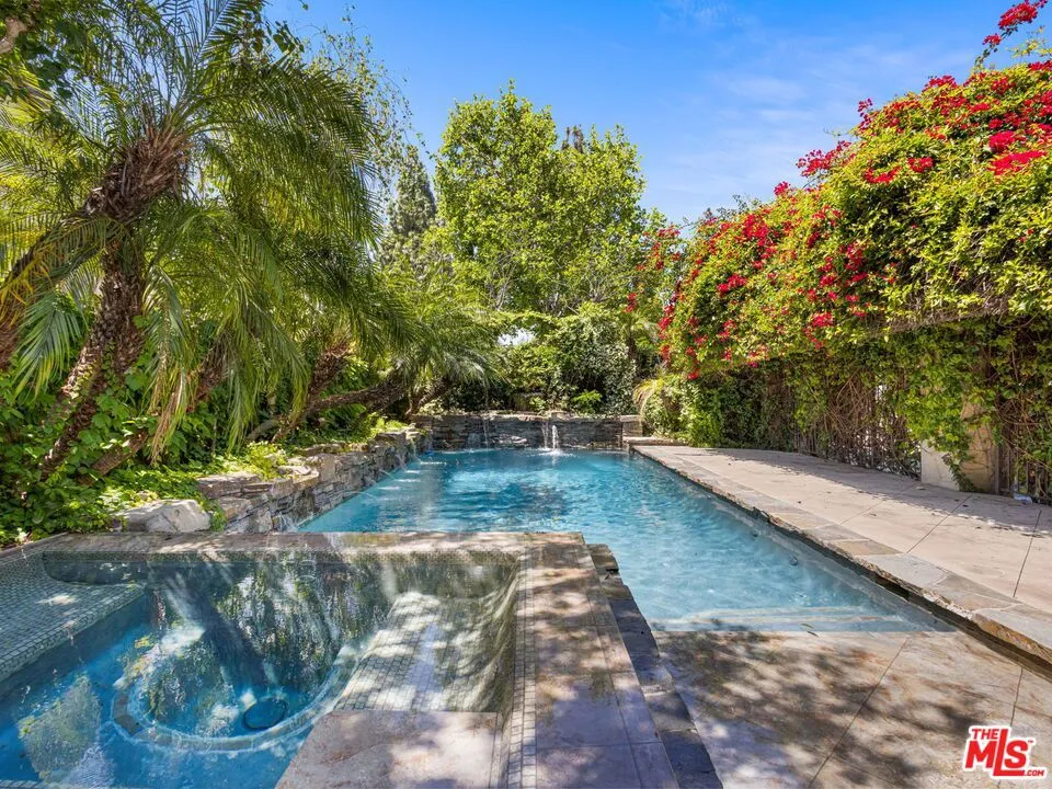 19234 Mayall Street Northridge, CA 91324