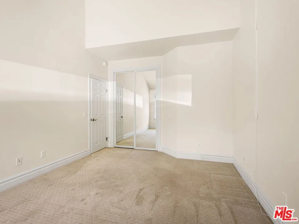 19234 Mayall Street Northridge, CA 91324