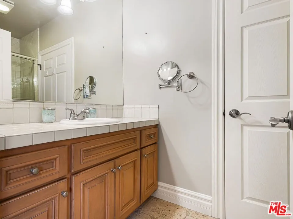 19234 Mayall Street Northridge, CA 91324