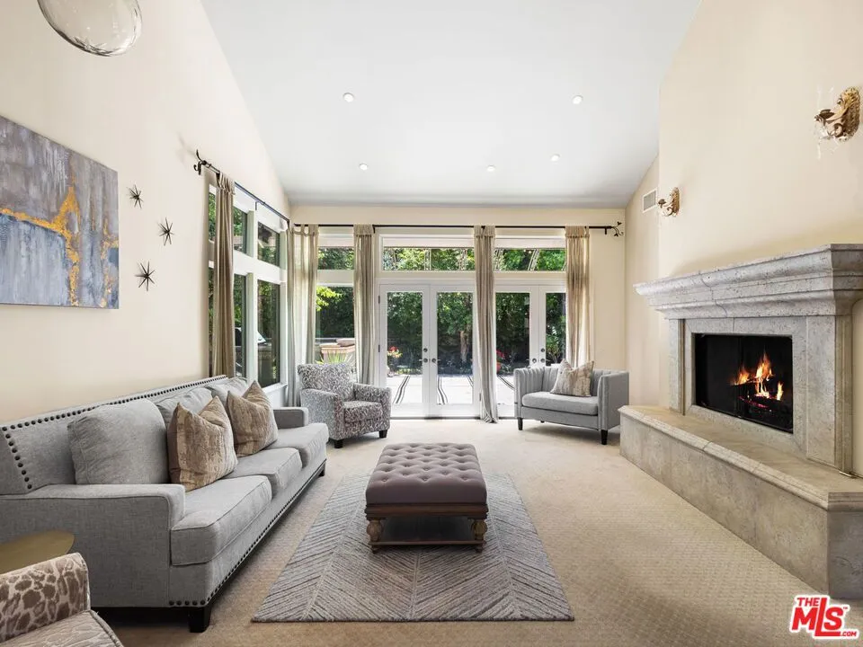 19234 Mayall Street Northridge, CA 91324