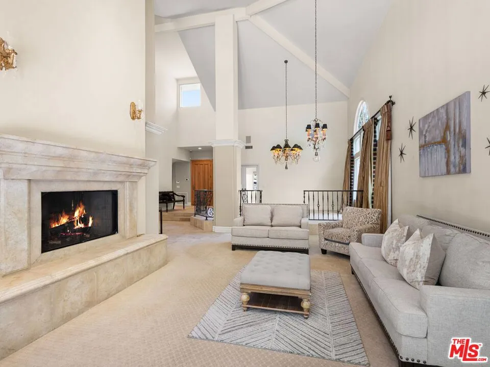 19234 Mayall Street Northridge, CA 91324