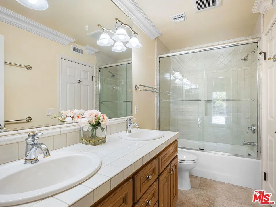 19234 Mayall Street Northridge, CA 91324