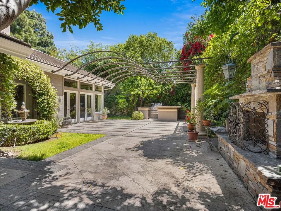 19234 Mayall Street Northridge, CA 91324
