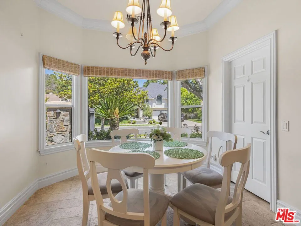 19234 Mayall Street Northridge, CA 91324