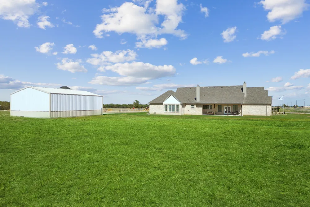 25 Dove Landing Valley View, TX 76272