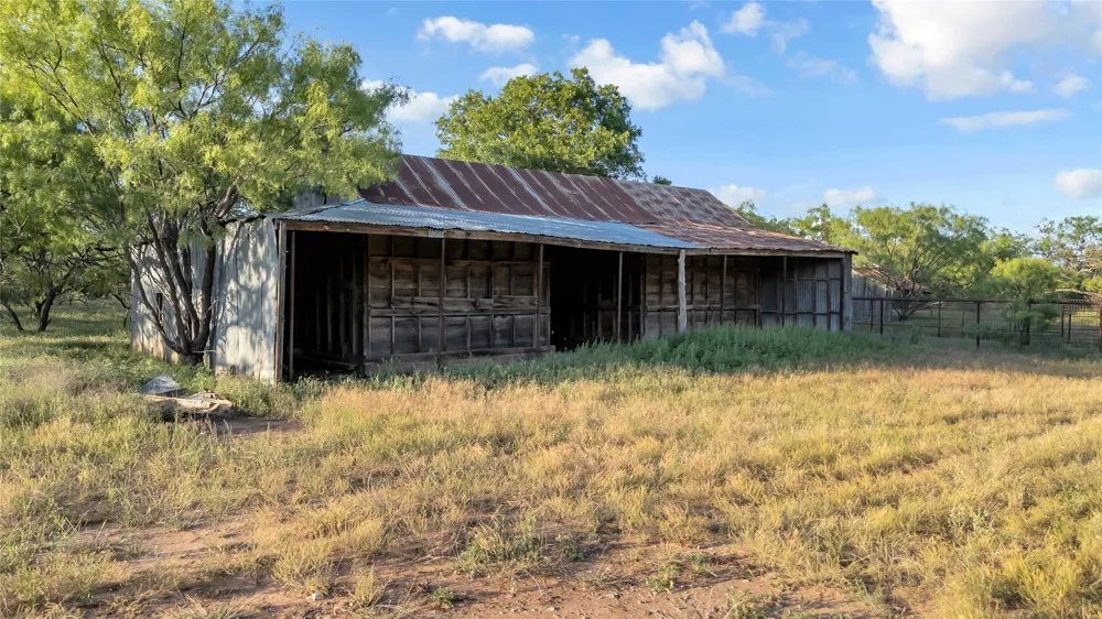 824 County Road 409 Talpa, TX 76882