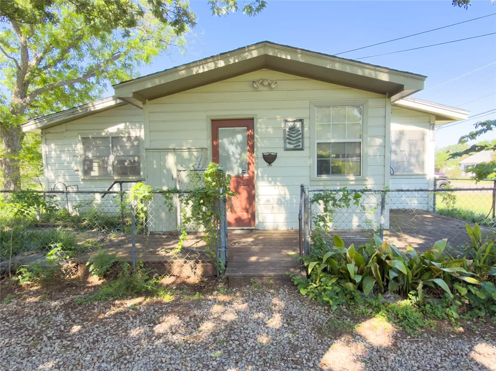 1332 Florea Street Graham, TX 76450