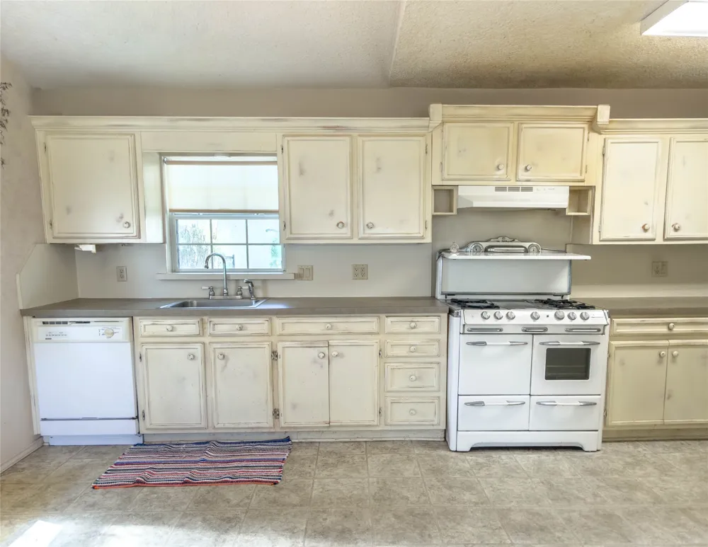 1332 Florea Street Graham, TX 76450