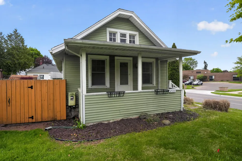 2533 S Washington Avenue Lansing, MI 48910