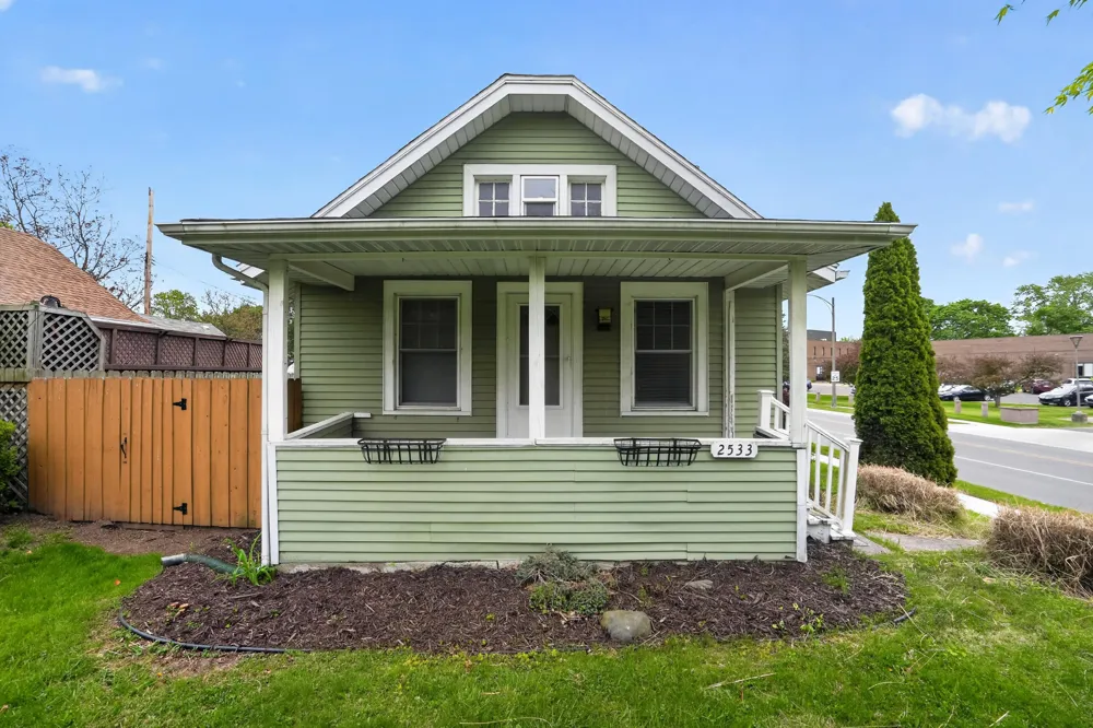2533 S Washington Avenue Lansing, MI 48910