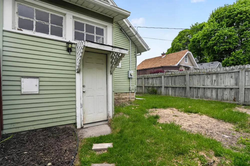 2533 S Washington Avenue Lansing, MI 48910