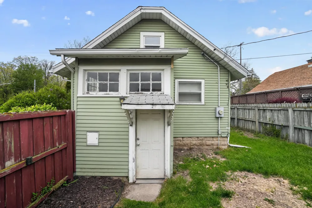 2533 S Washington Avenue Lansing, MI 48910