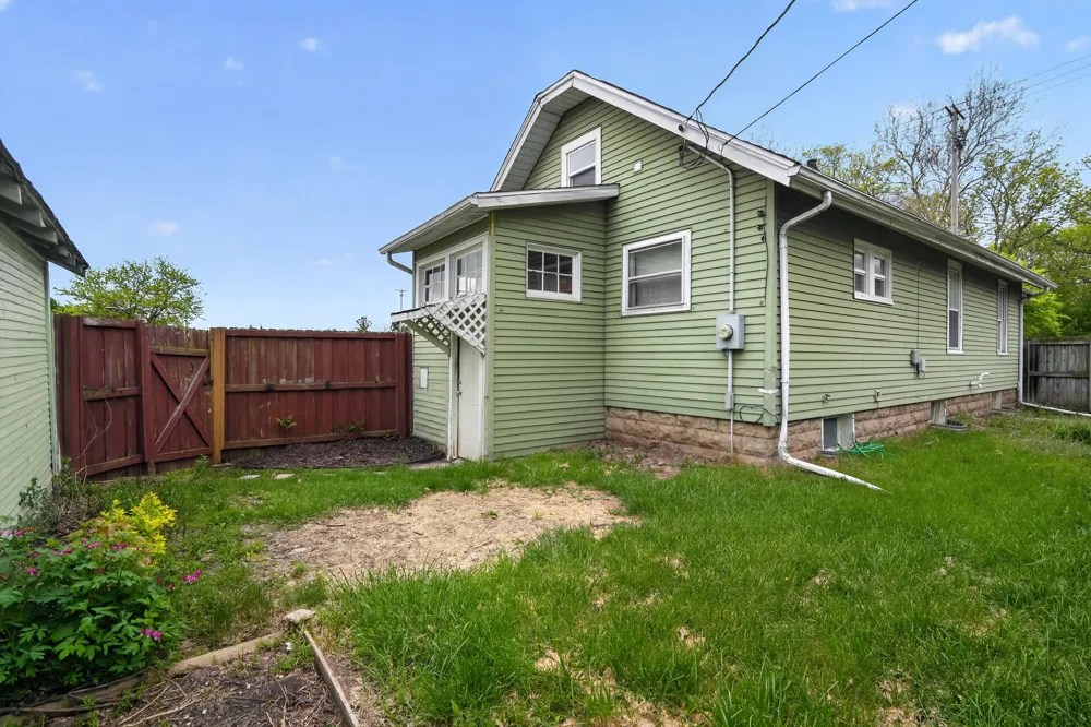 2533 S Washington Avenue Lansing, MI 48910
