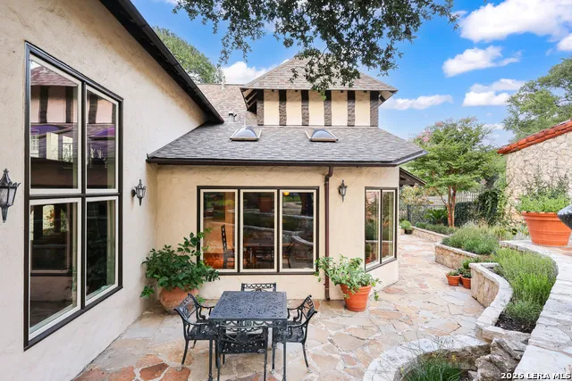 227 Devine Rd Olmos Park, TX 78212