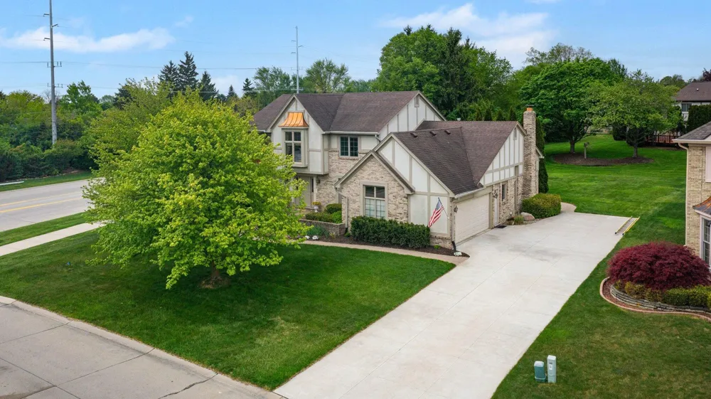 17107 Maple Hill Drive Northville, MI 48168