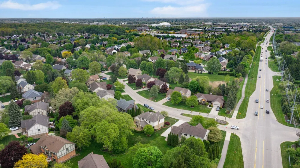 17107 Maple Hill Drive Northville, MI 48168