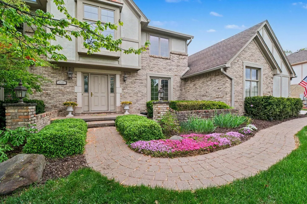 17107 Maple Hill Drive Northville, MI 48168