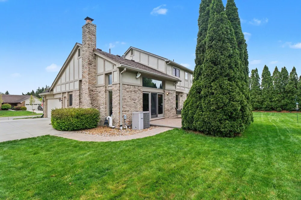 17107 Maple Hill Drive Northville, MI 48168