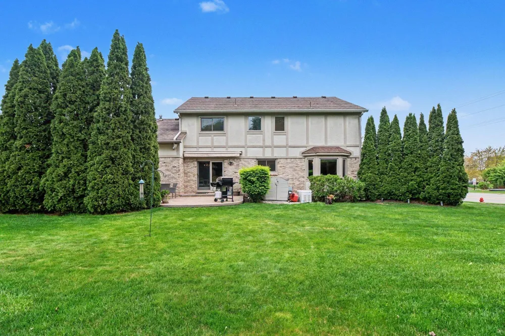 17107 Maple Hill Drive Northville, MI 48168