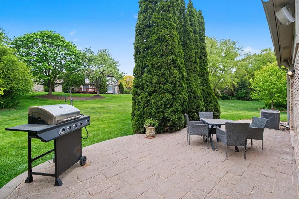 17107 Maple Hill Drive Northville, MI 48168