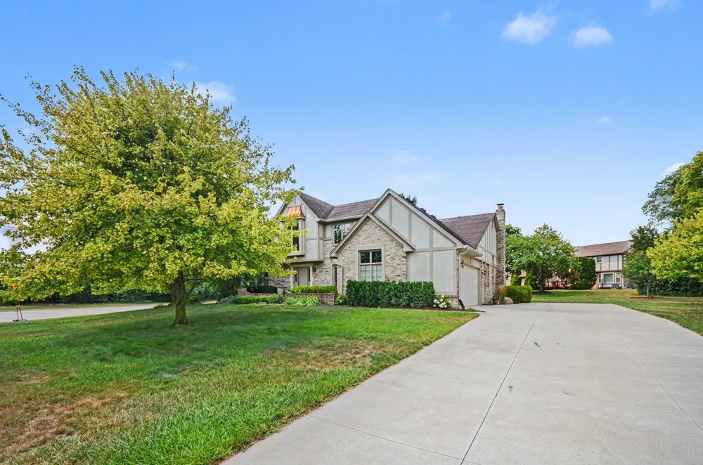 17107 Maple Hill Drive Northville, MI 48168