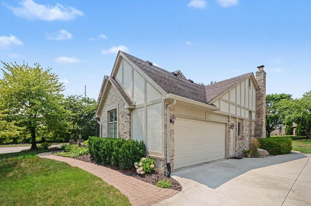 17107 Maple Hill Drive Northville, MI 48168