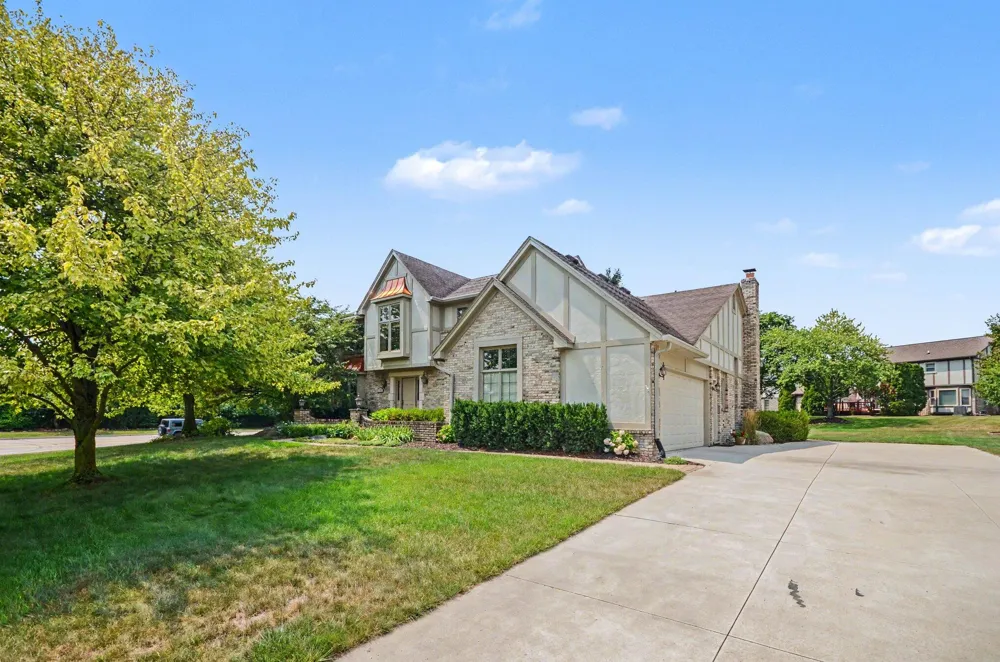 17107 Maple Hill Drive Northville, MI 48168