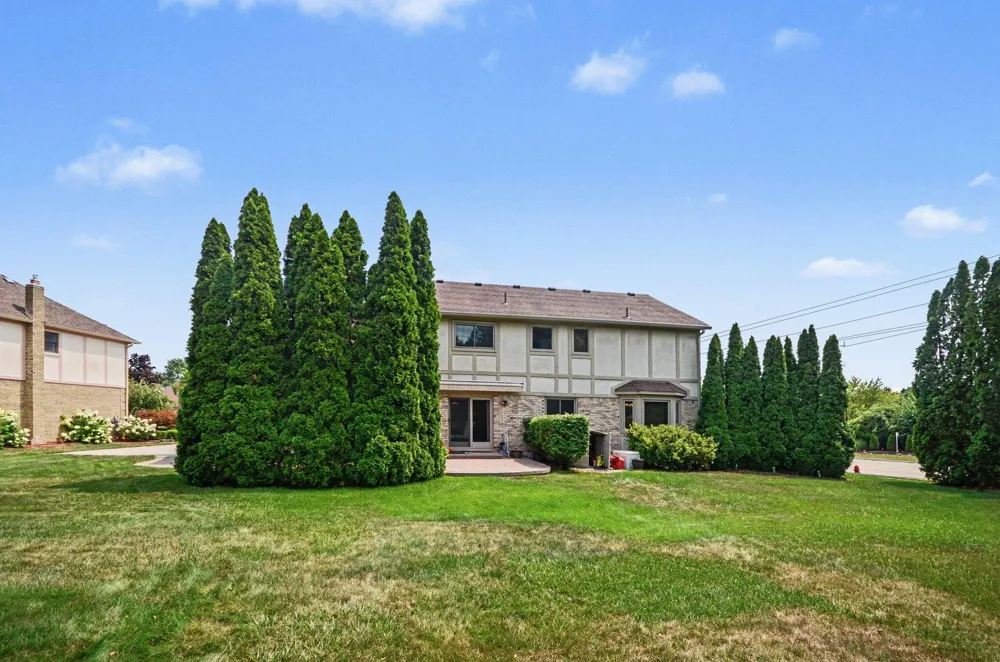 17107 Maple Hill Drive Northville, MI 48168