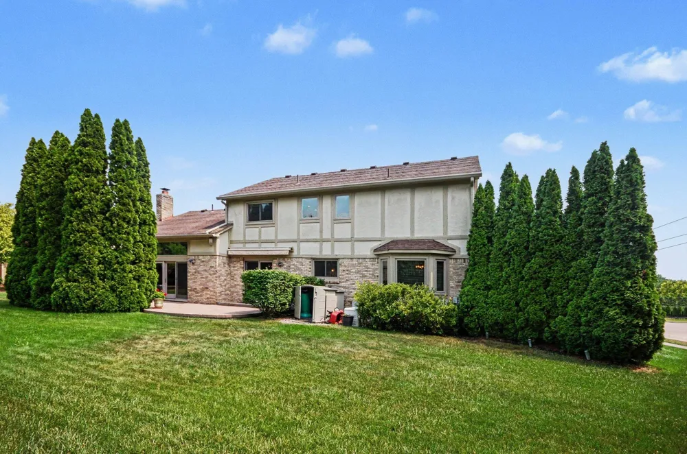 17107 Maple Hill Drive Northville, MI 48168