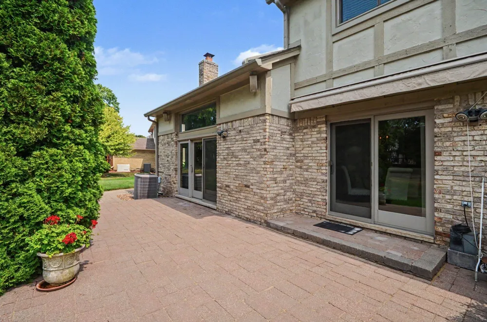 17107 Maple Hill Drive Northville, MI 48168