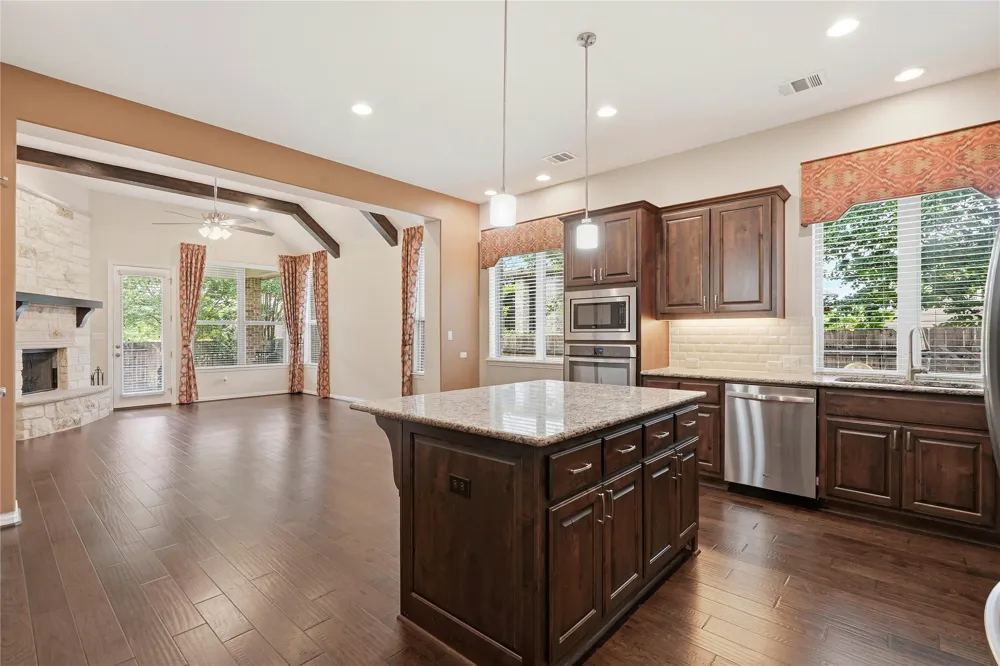 3928 Cole Valley Lane Round Rock, TX 78681