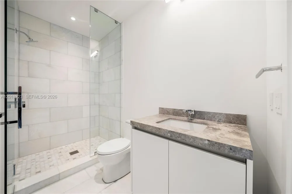 175 25 RD #804 Miami, FL 33129