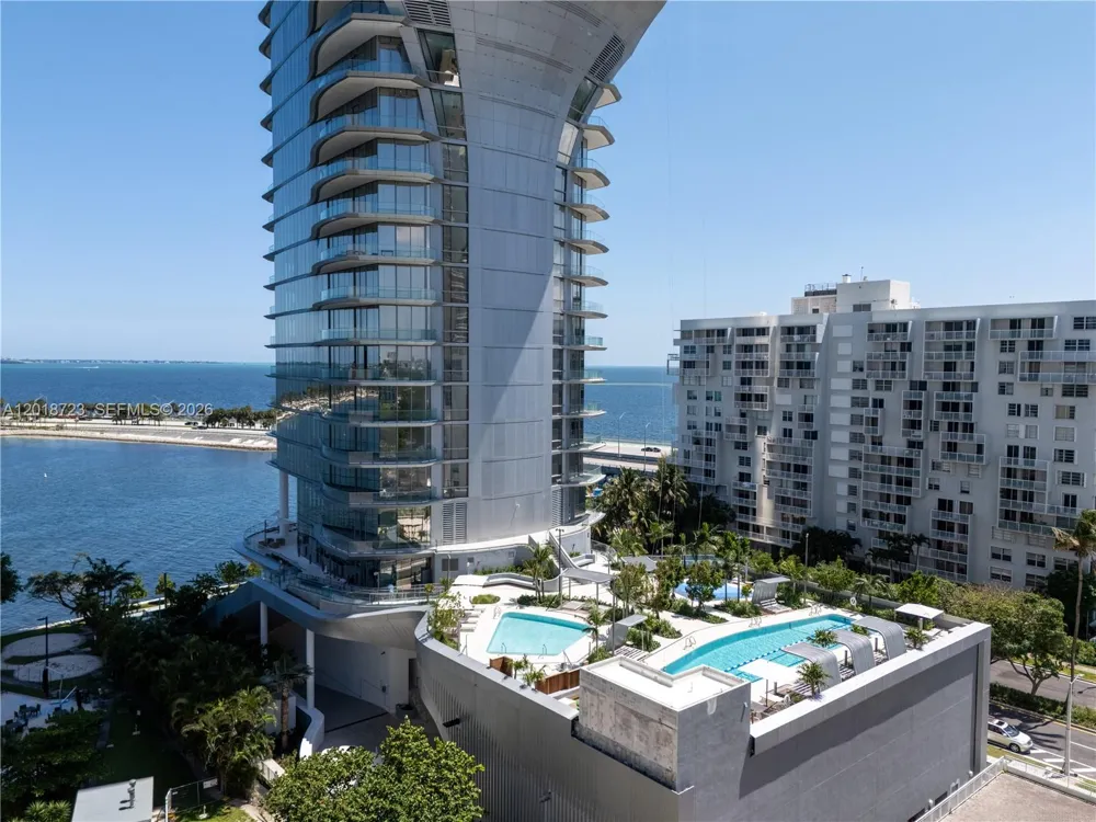 175 25 RD #804 Miami, FL 33129