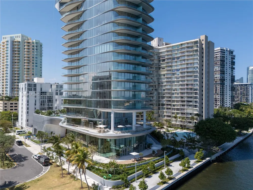 175 25 RD #804 Miami, FL 33129