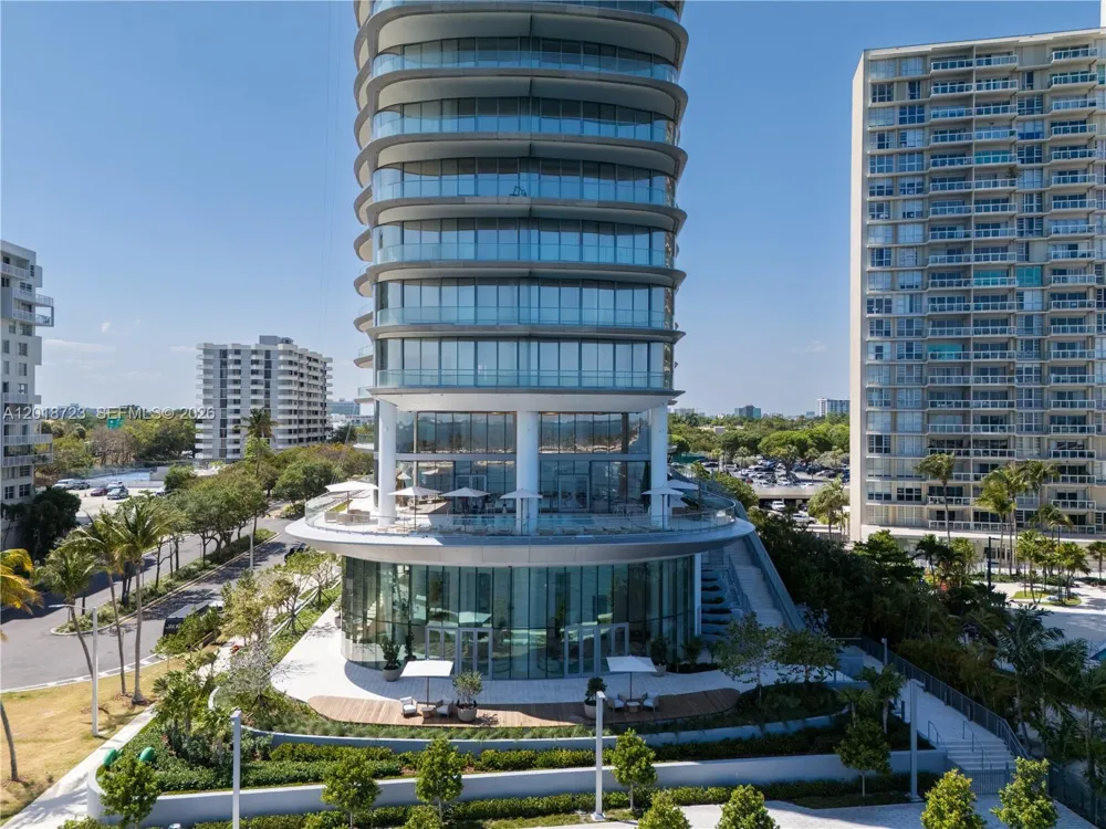 175 25 RD #804 Miami, FL 33129