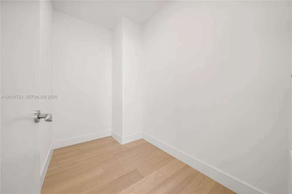 175 25 RD #804 Miami, FL 33129