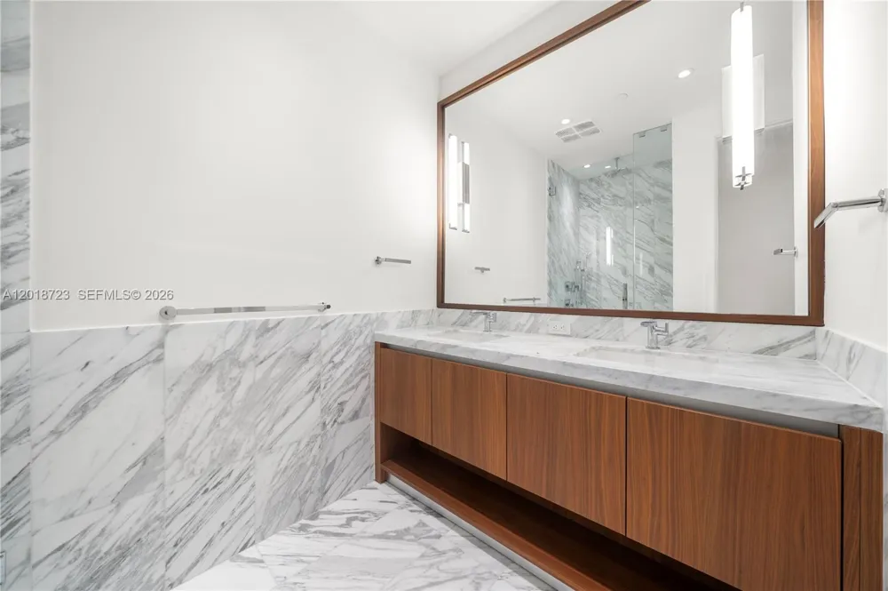 175 25 RD #804 Miami, FL 33129