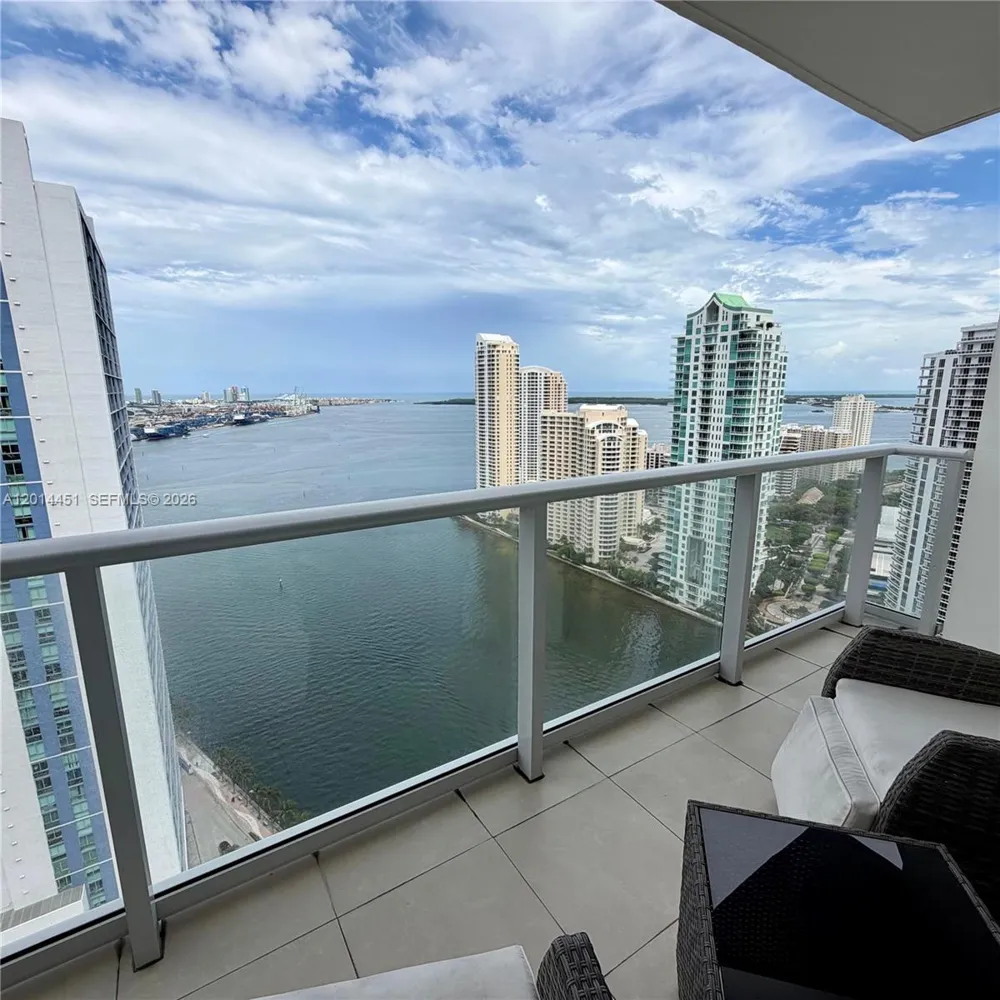 300 S Biscayne Blvd #T-3212 Miami, FL 33131