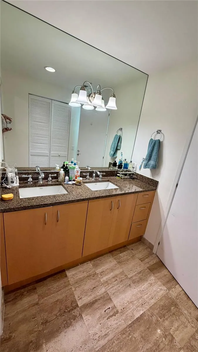300 S Biscayne Blvd #T-3212 Miami, FL 33131