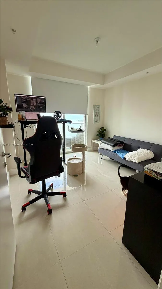 300 S Biscayne Blvd #T-3212 Miami, FL 33131