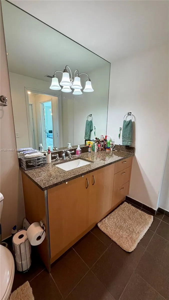 300 S Biscayne Blvd #T-3212 Miami, FL 33131