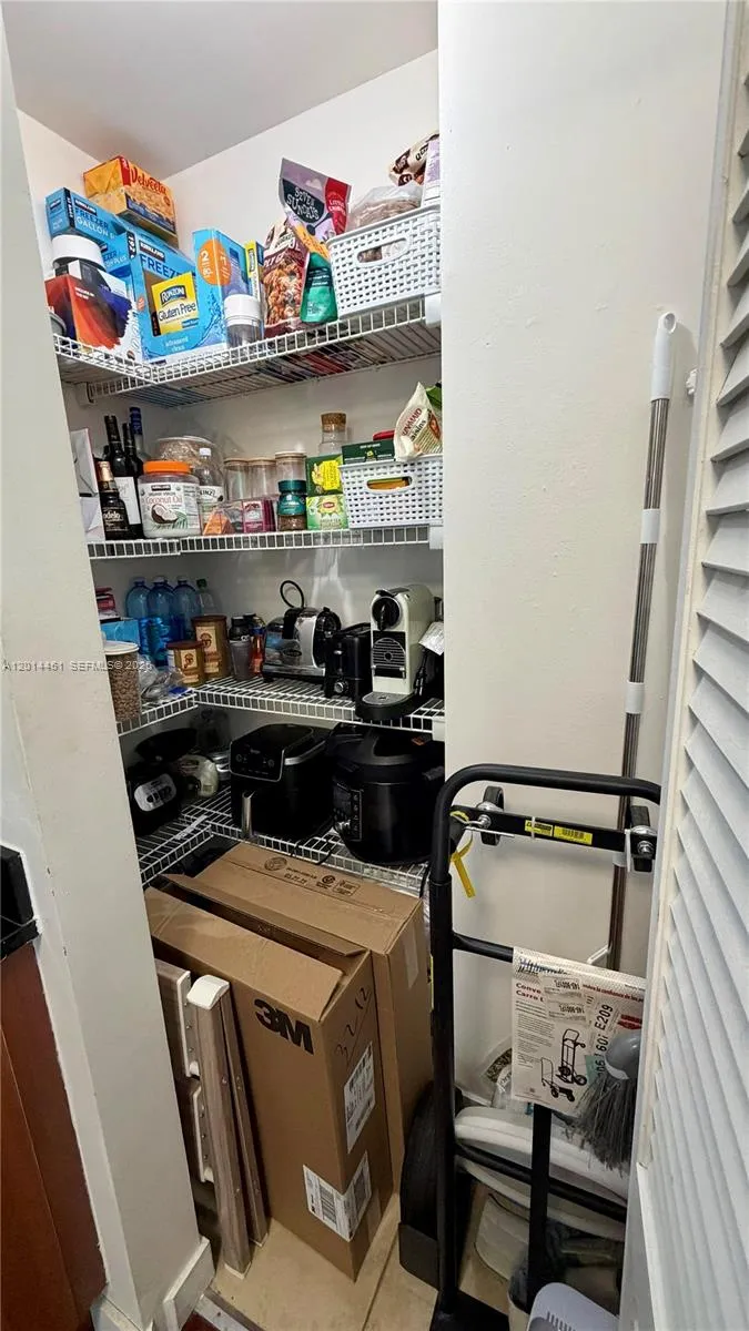 300 S Biscayne Blvd #T-3212 Miami, FL 33131