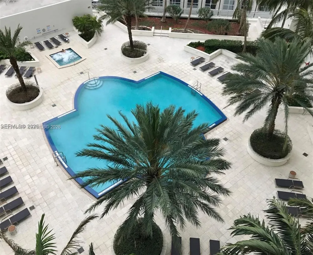 300 S Biscayne Blvd #T-3212 Miami, FL 33131
