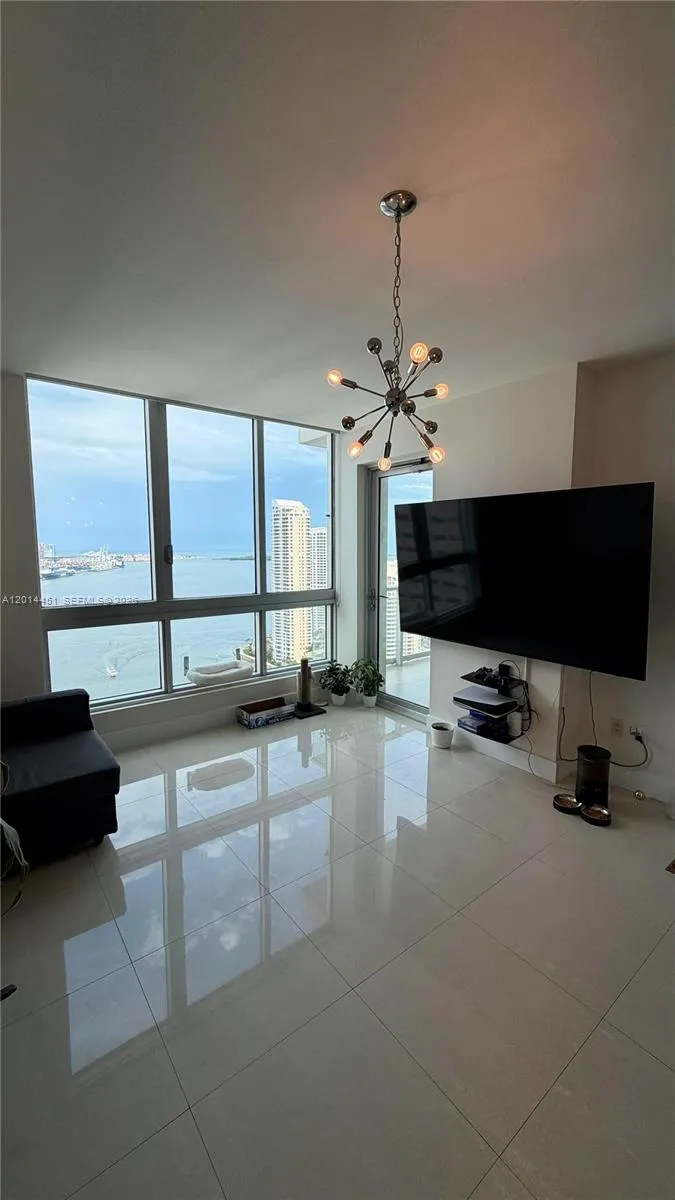 300 S Biscayne Blvd #T-3212 Miami, FL 33131