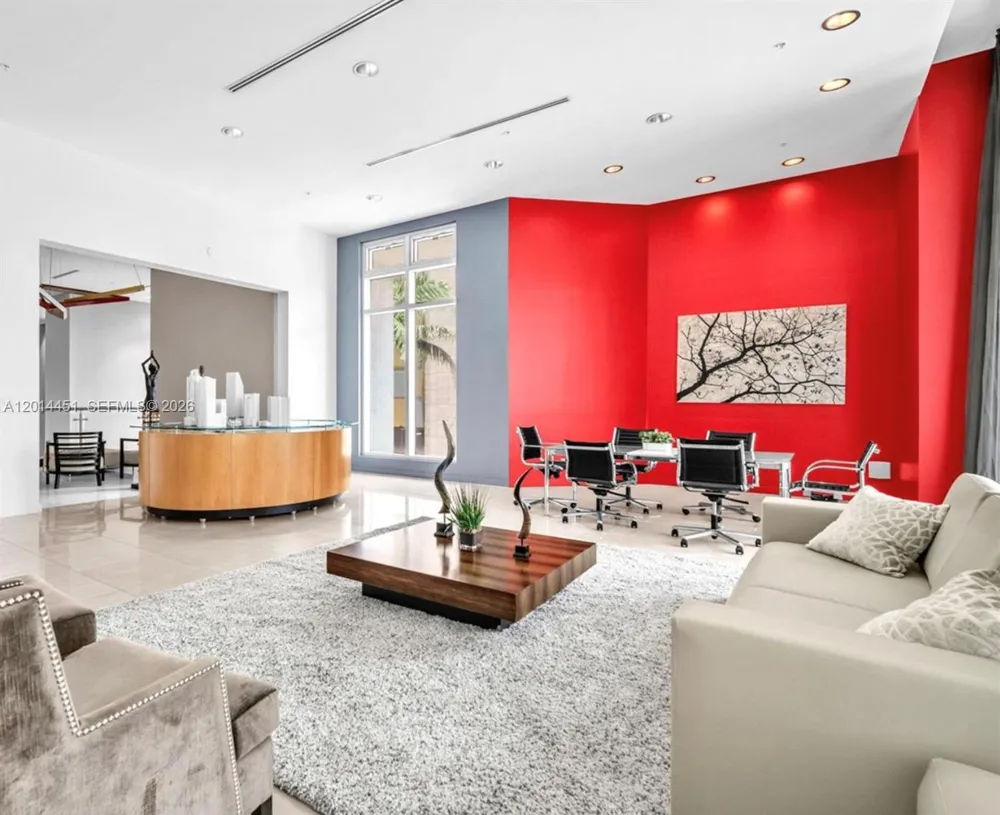 300 S Biscayne Blvd #T-3212 Miami, FL 33131